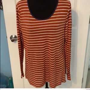 Adorable long sleeve top with patches on elbows💜